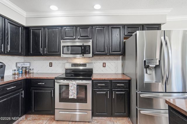 7388 SECRET WOODS Drive, Jacksonville, FL 32216