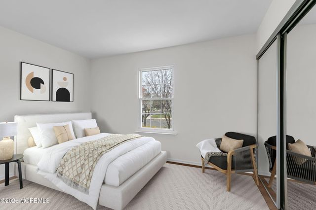 89 Oak Lane, Eatontown, NJ 07724