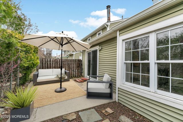 89 Oak Lane, Eatontown, NJ 07724