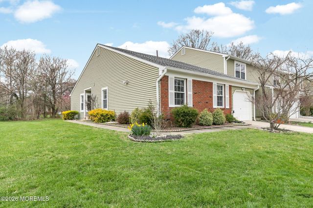 89 Oak Lane, Eatontown, NJ 07724