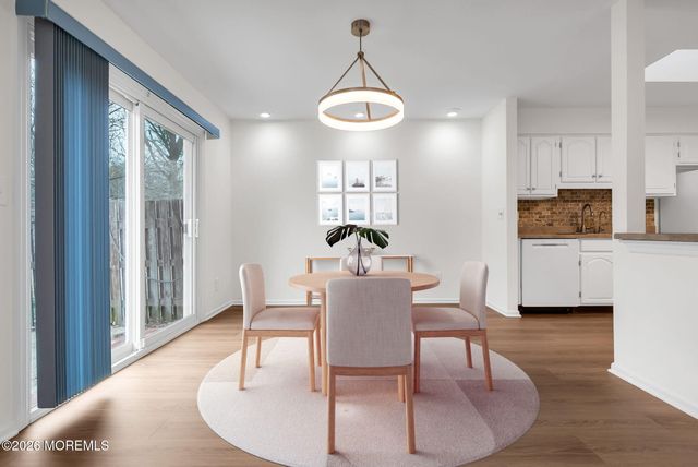 89 Oak Lane, Eatontown, NJ 07724