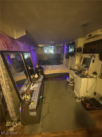 2140 18th Street SW, Akron, OH 44314