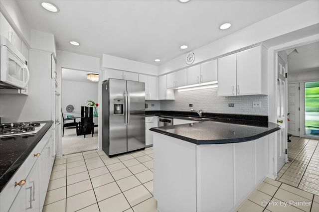 3935 Michael Lane, Glenview, IL 60026