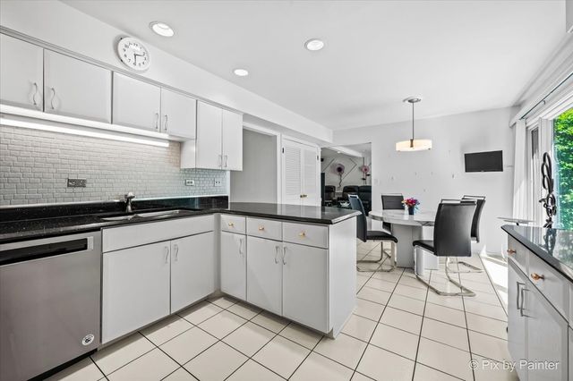 3935 Michael Lane, Glenview, IL 60026