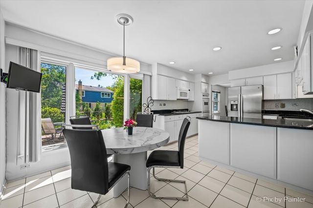 3935 Michael Lane, Glenview, IL 60026