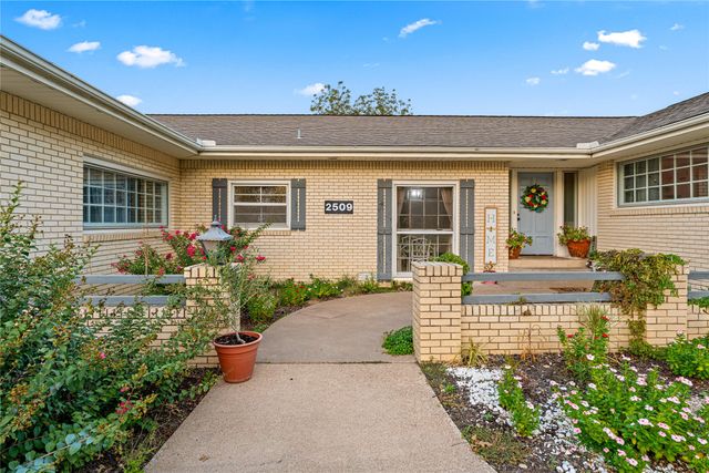 2509 Wooded Acres Drive, Waco, TX 76710