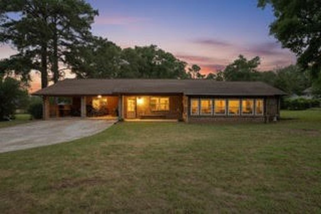 203 Texas Drive, Hideaway, TX 75771