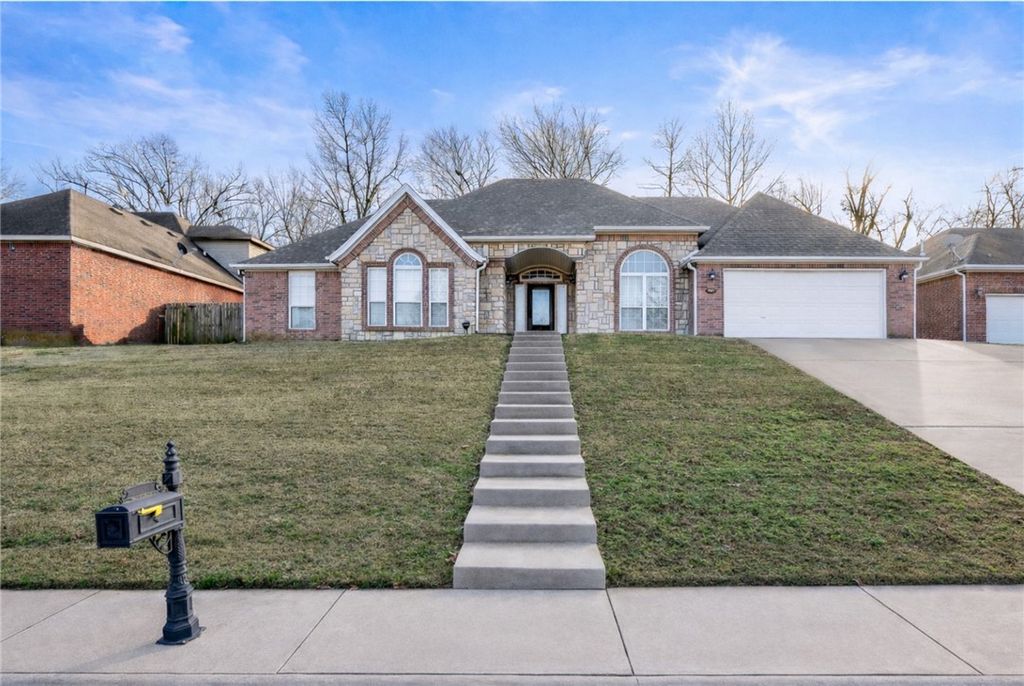 507 E Andrew Avenue, Springdale, AR 72764