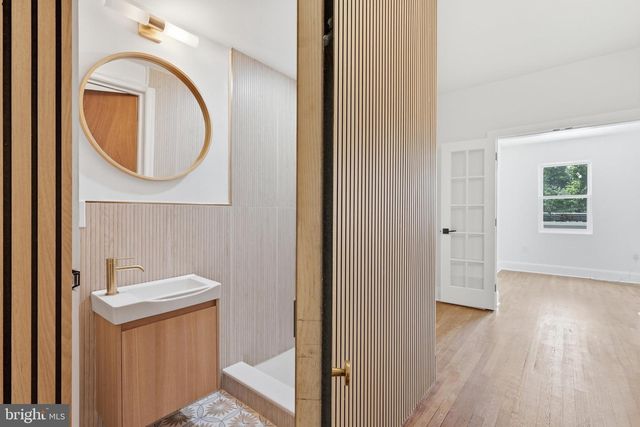 2212 NORTH CAPITOL ST NW, Washington, DC 20002