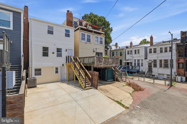 2212 NORTH CAPITOL ST NW, Washington, DC 20002