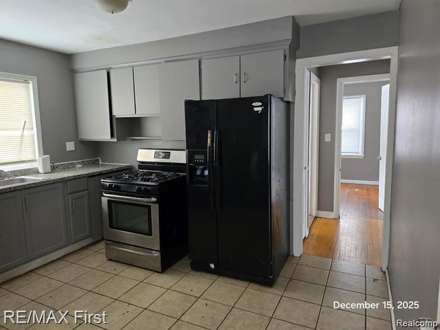 18582 Edinborough Road, Detroit, MI 48219