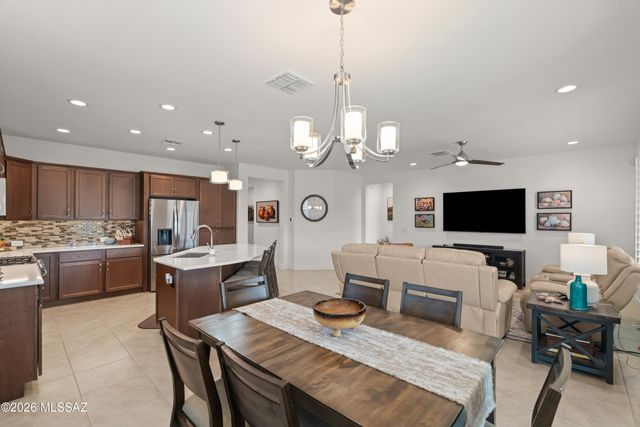 1852 N Riposte Drive, Green Valley, AZ 85614