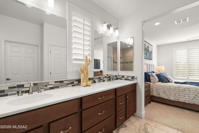 1852 N Riposte Drive, Green Valley, AZ 85614