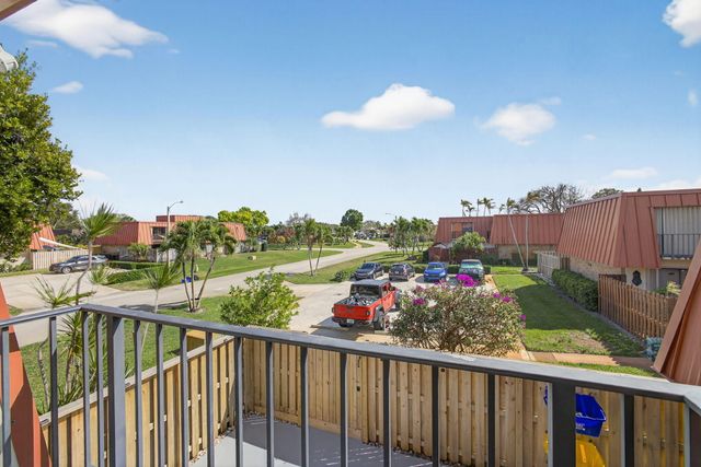 3332 N Meridian Way Way N B, Palm Beach Gardens, FL 33410