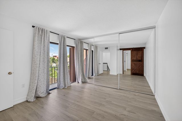 3332 N Meridian Way Way N B, Palm Beach Gardens, FL 33410