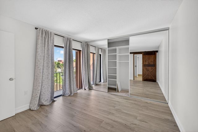 3332 N Meridian Way Way N B, Palm Beach Gardens, FL 33410