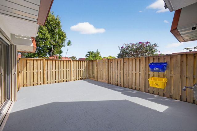 3332 N Meridian Way Way N B, Palm Beach Gardens, FL 33410