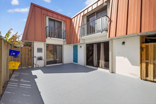 3332 N Meridian Way Way N B, Palm Beach Gardens, FL 33410