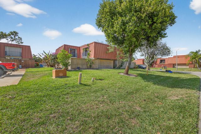 3332 N Meridian Way Way N B, Palm Beach Gardens, FL 33410