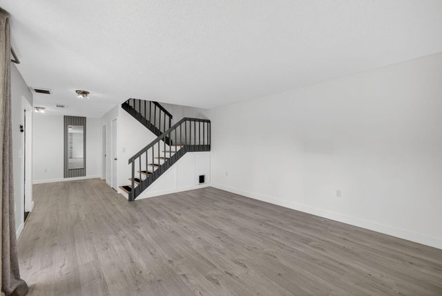 3332 N Meridian Way Way N B, Palm Beach Gardens, FL 33410