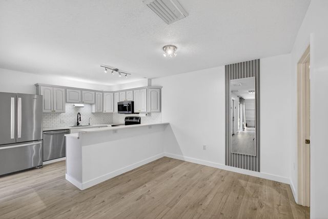 3332 N Meridian Way Way N B, Palm Beach Gardens, FL 33410