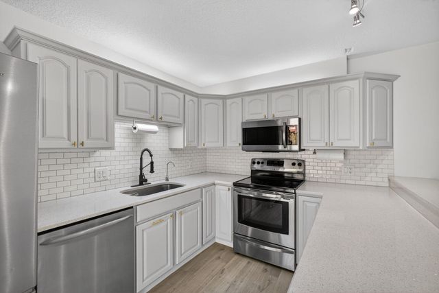 3332 N Meridian Way Way N B, Palm Beach Gardens, FL 33410