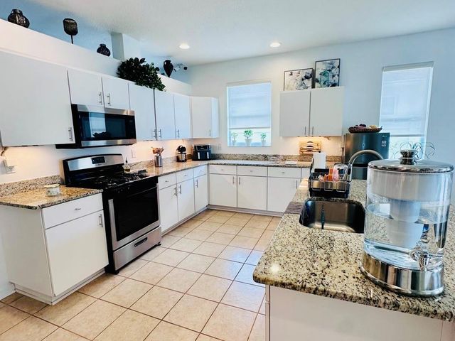 24900 OAKHAVEN COURT, Lutz, FL 33559