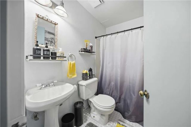 18316 Hatteras Street 26, Tarzana, CA 91356