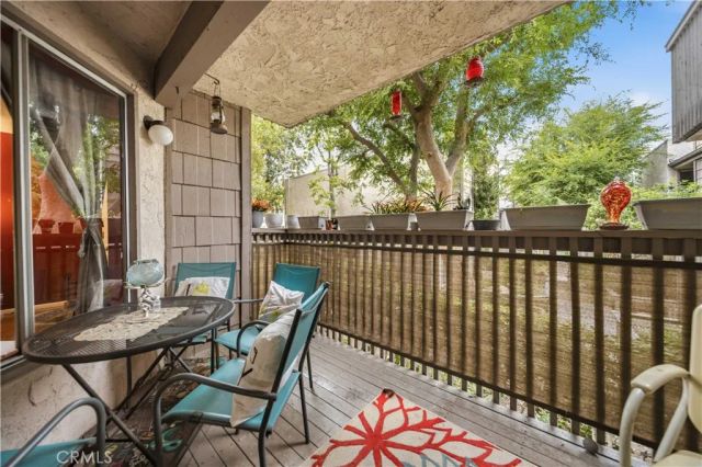 18316 Hatteras Street 26, Tarzana, CA 91356