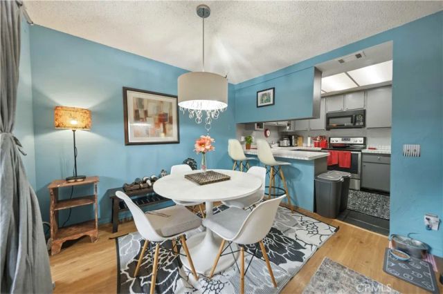 18316 Hatteras Street 26, Tarzana, CA 91356