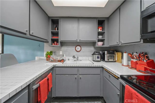 18316 Hatteras Street 26, Tarzana, CA 91356