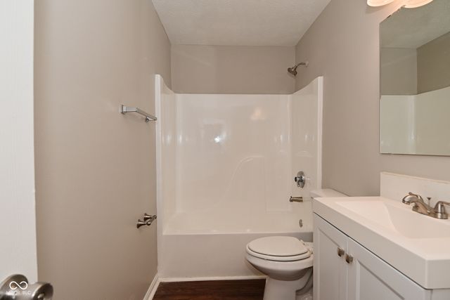 4114 Luxembourg Circle E, Indianapolis, IN 46228