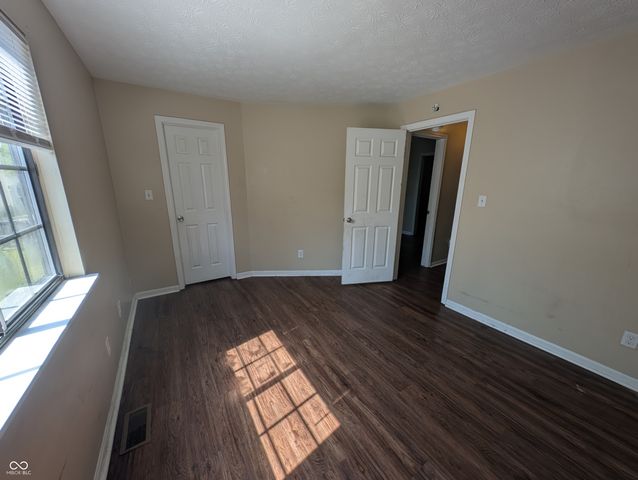 4114 Luxembourg Circle E, Indianapolis, IN 46228