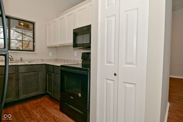 4114 Luxembourg Circle E, Indianapolis, IN 46228