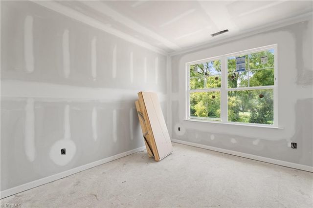 2033 E 14Th Street, Winston-salem, NC 27105
