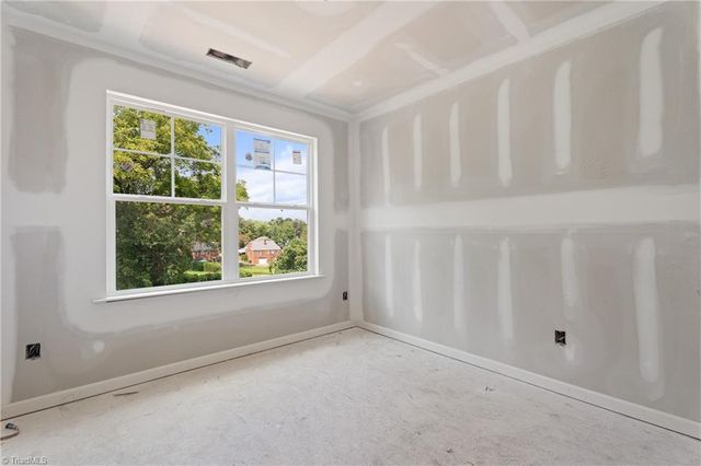 2033 E 14Th Street, Winston-salem, NC 27105