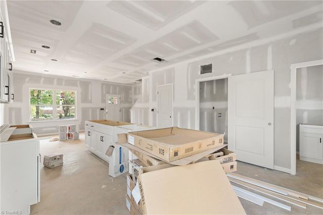 2033 E 14Th Street, Winston-salem, NC 27105