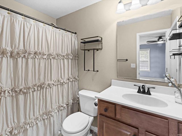 3915 Bronson Lane, Evansville, IN 47711