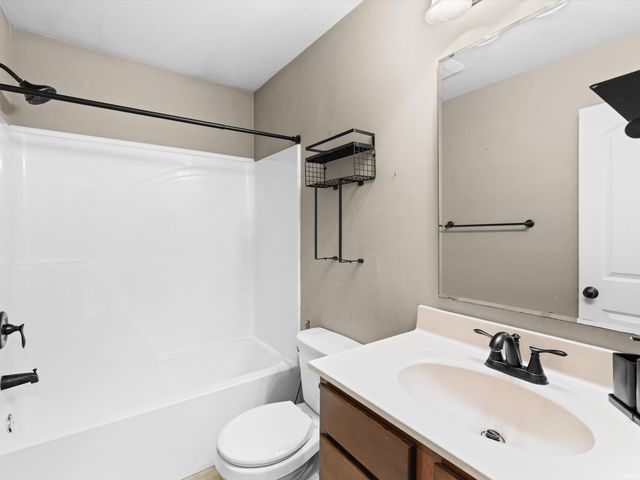 3915 Bronson Lane, Evansville, IN 47711