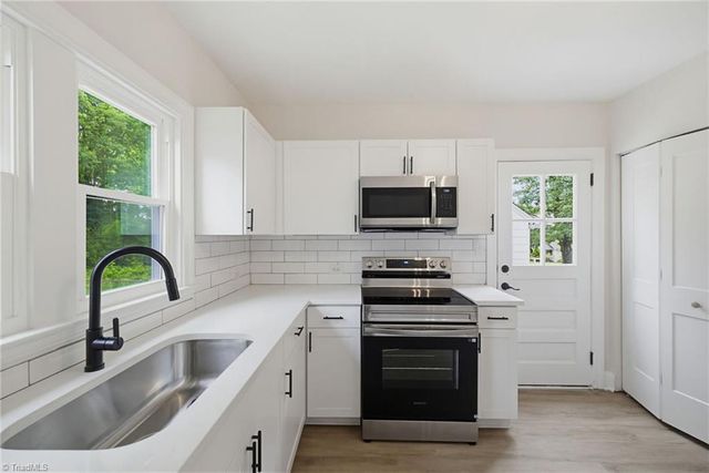 907 Dayton Avenue, High Point, NC 27262