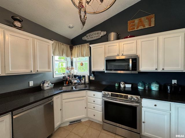 4703 W 13TH Street, Davenport, IA 52804