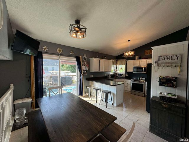 4703 W 13TH Street, Davenport, IA 52804