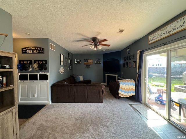 4703 W 13TH Street, Davenport, IA 52804