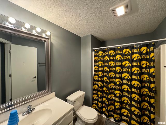 4703 W 13TH Street, Davenport, IA 52804