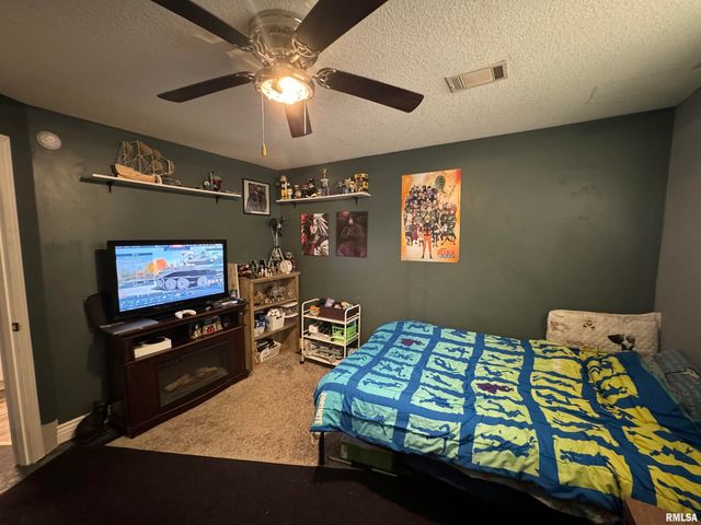 4703 W 13TH Street, Davenport, IA 52804