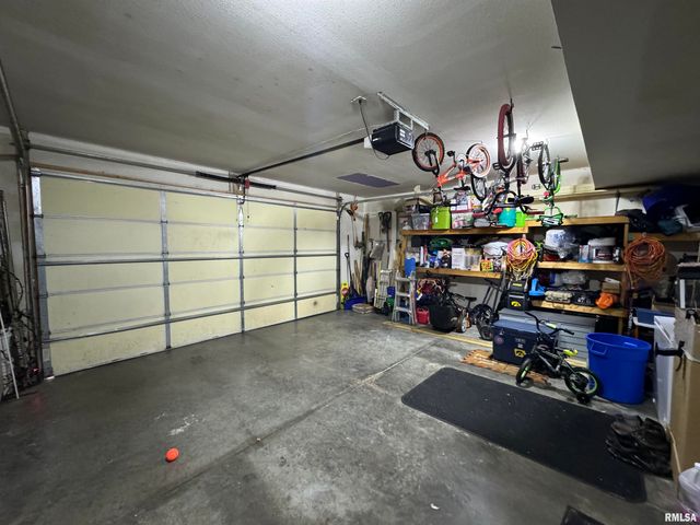 4703 W 13TH Street, Davenport, IA 52804