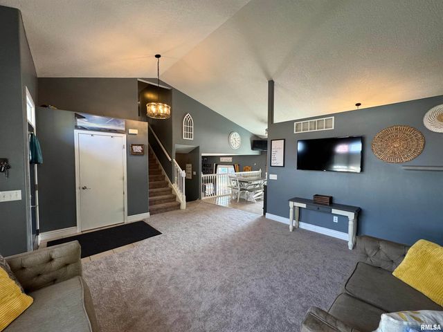 4703 W 13TH Street, Davenport, IA 52804