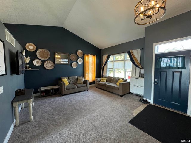 4703 W 13TH Street, Davenport, IA 52804