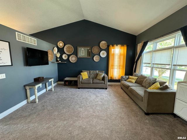 4703 W 13TH Street, Davenport, IA 52804