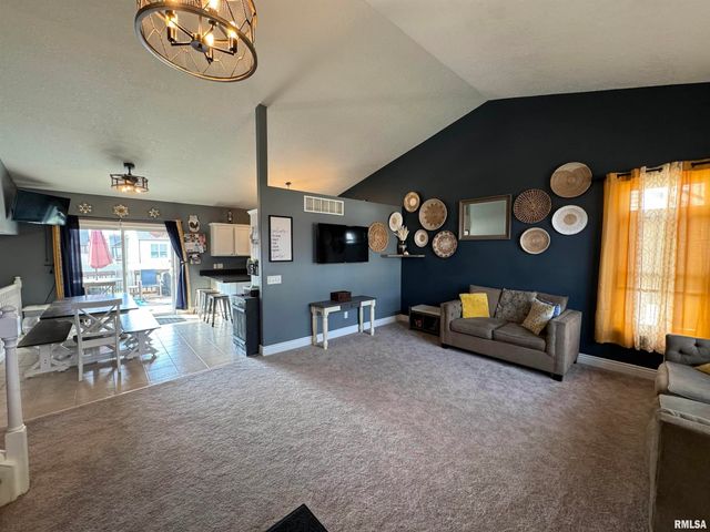 4703 W 13TH Street, Davenport, IA 52804